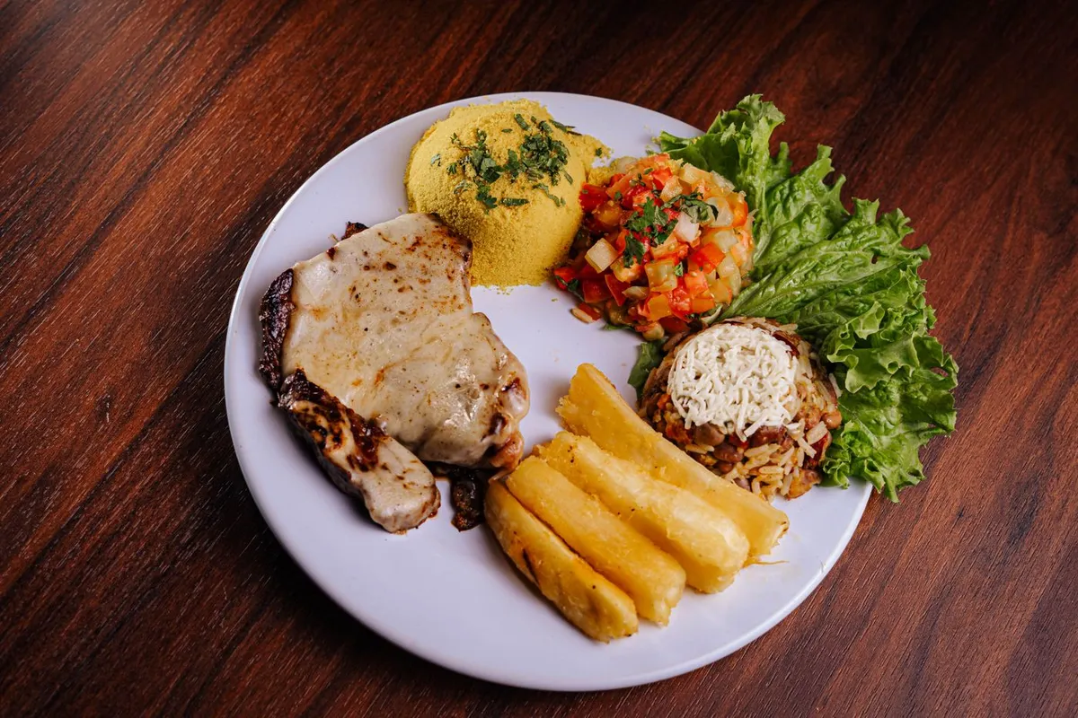 A balanced plate of food representing daily maintenance calories